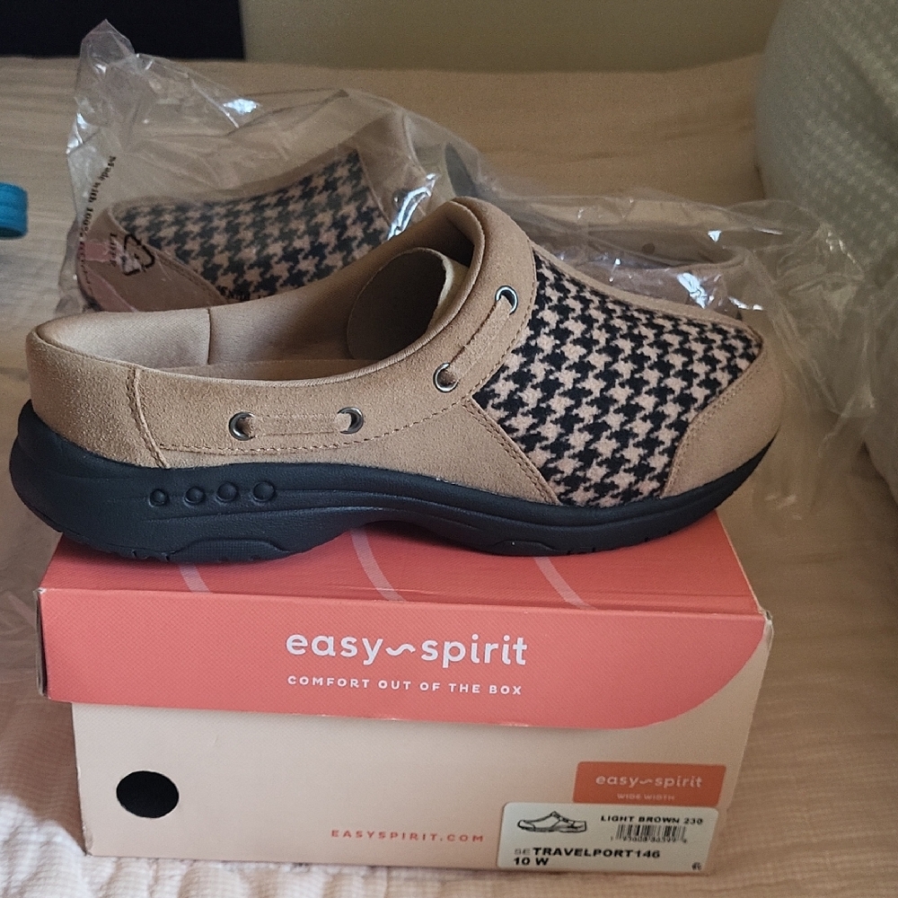 Easy Spirit Light Brown Slip-On Shoes